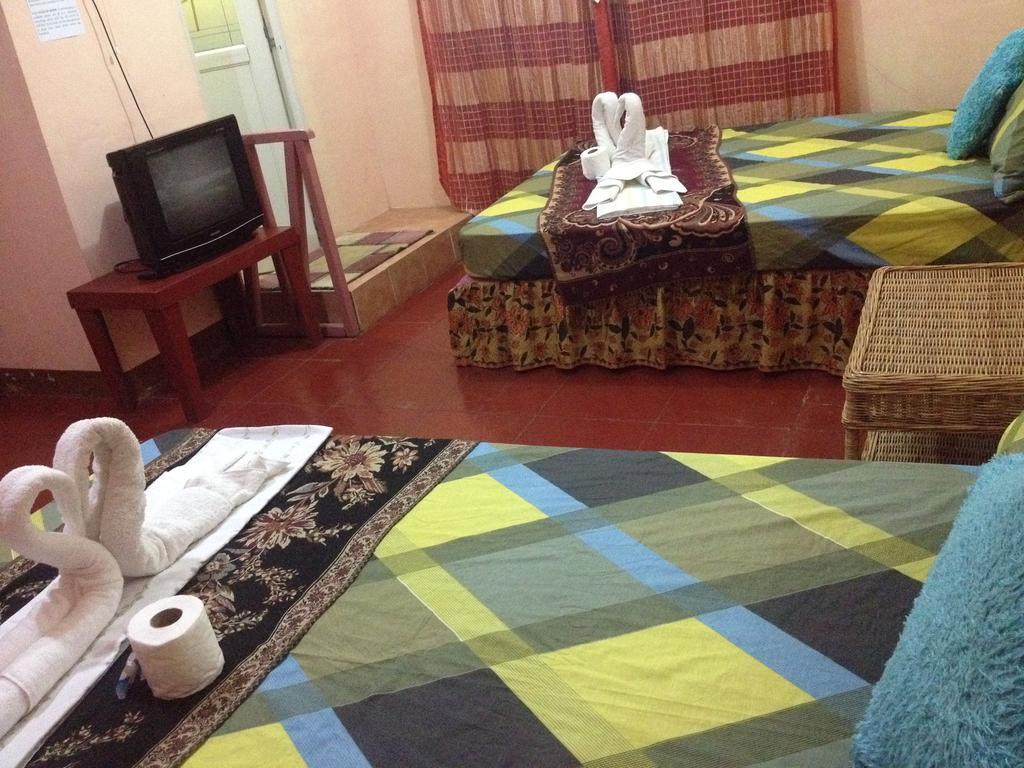 Lagrosa Backpackers Hotel Coron Exterior photo